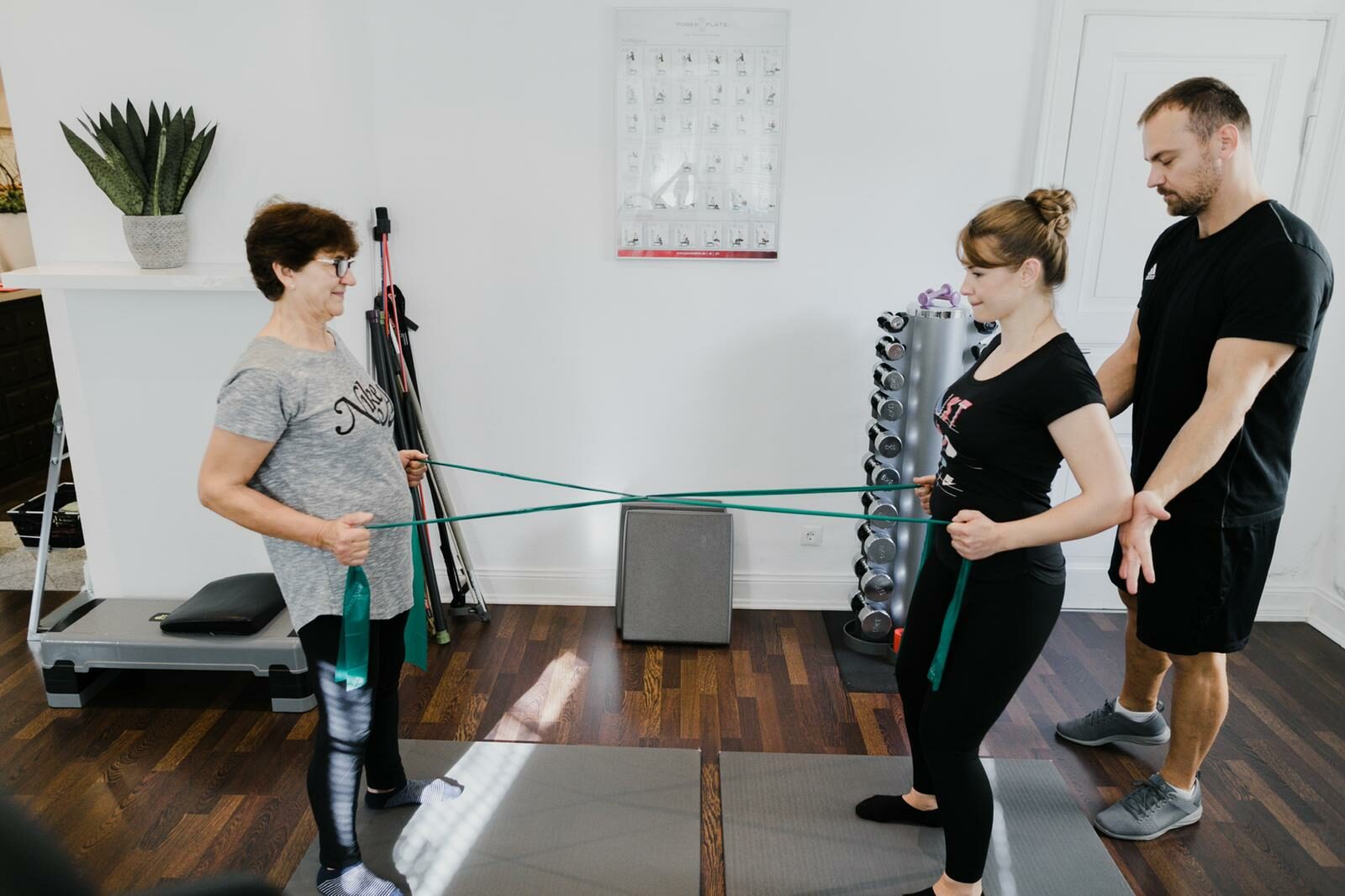 Von jung bis alt: Bei BeneContura in Bonn steht gezieltes Training im Mittelpunkt – begleitet durch ein engagiertes Team mit Blick für individuelle Bedürfnisse.
© BeneContura / Anna Wolska