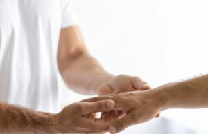 Die vergessenen Hände – Handtherapie als Schlüssel zur Selbstständigkeit